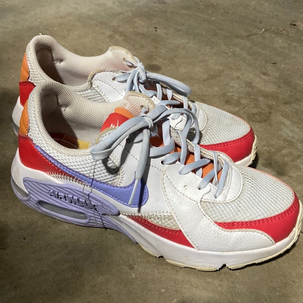 Women’s Nike sneakers size 7